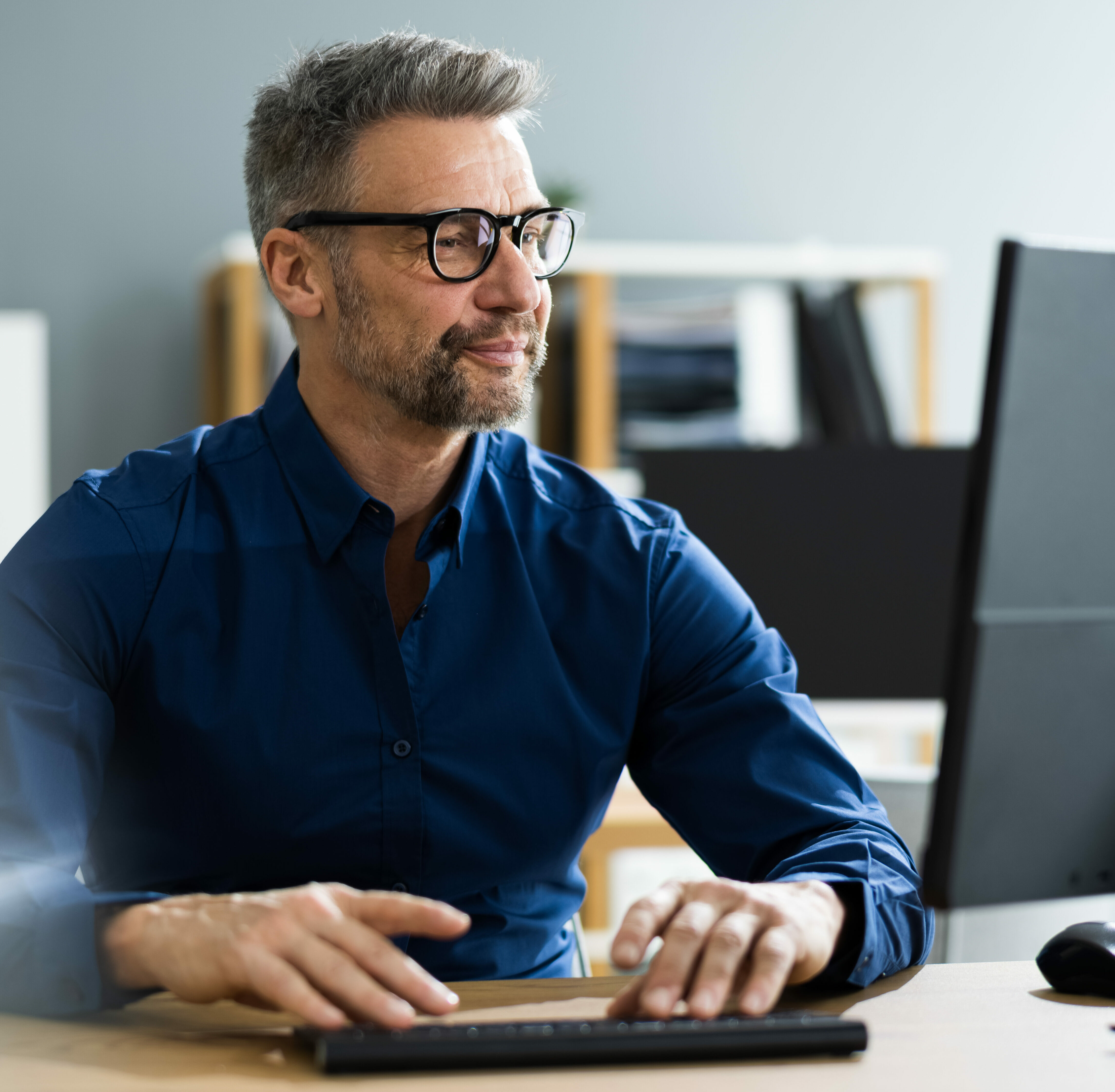 Businessman,Using,Business,Computer,In,Office,Or,Workplace Businessman am Computer
